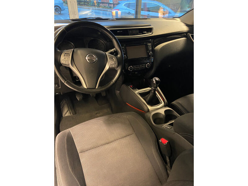 Nissan Qashqai N-Connecta mit AHK